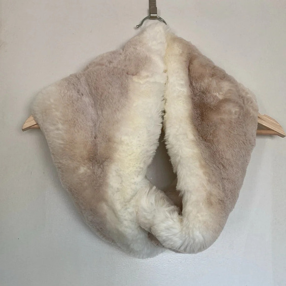 Badgley Mischka Faux Fur Scarf - Picture 2 of 9